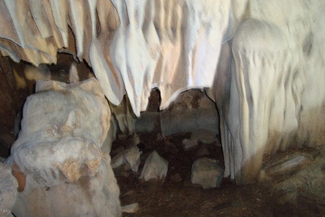  Caverna Tancanma 